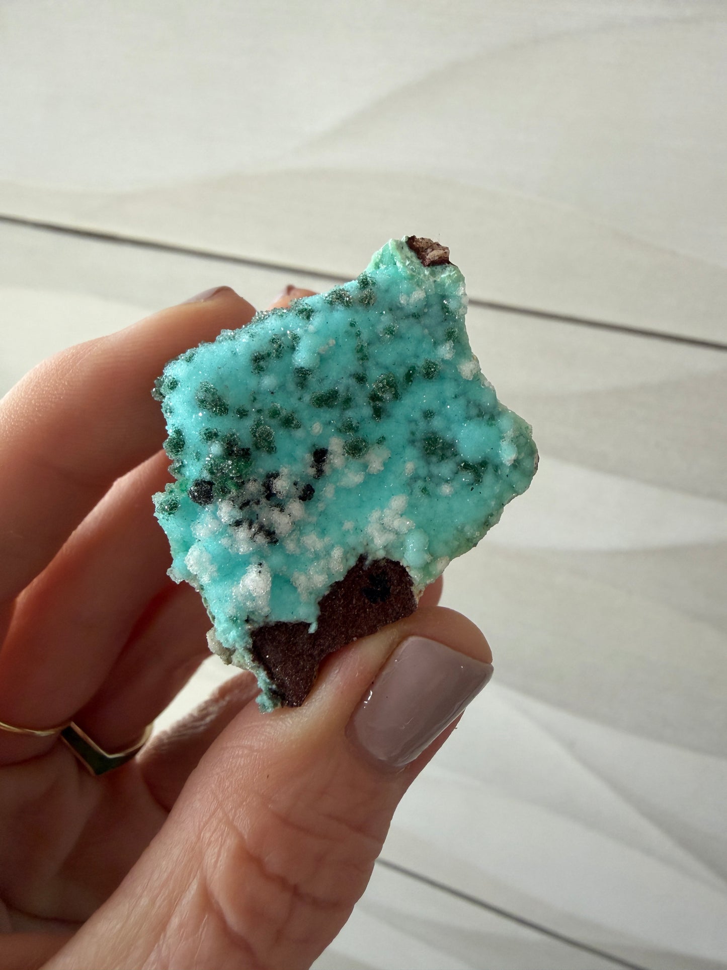 Quartz on Malachite, Chrysocolla ps Malachite ps Gypsum